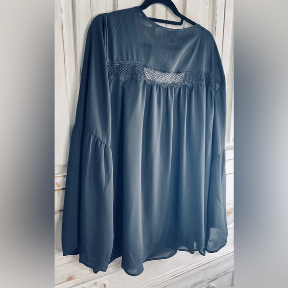 Torrid pheasant style black blouse w/lace trim detail size 3X - Picture 4 of 6